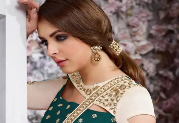 Tips To Choose The Right Anarkali Neck Designs According To Your Body Type