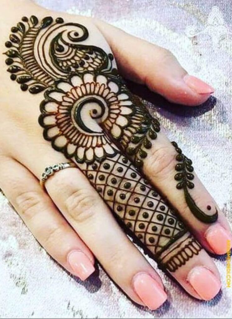 New Mehndi Design for This Wedding Session