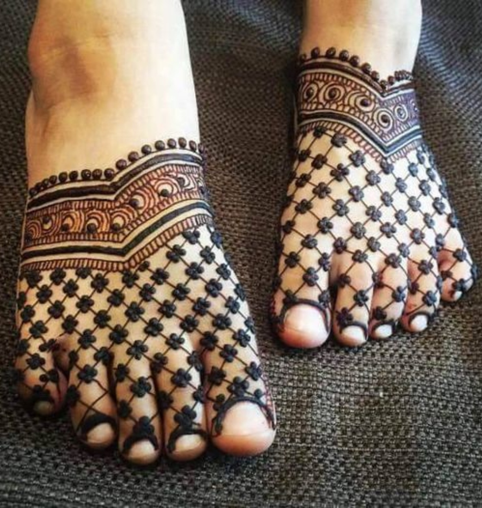 Most Simple & Easy Mehandi Designs for Feet / Leg