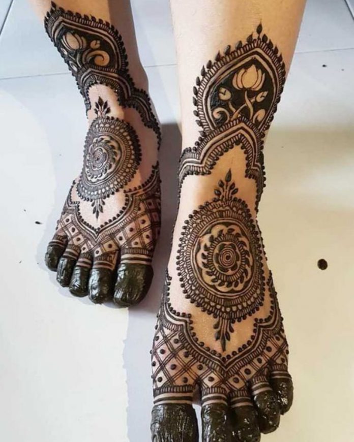 15 Beautiful and Easy Mehndi Designs for Leg