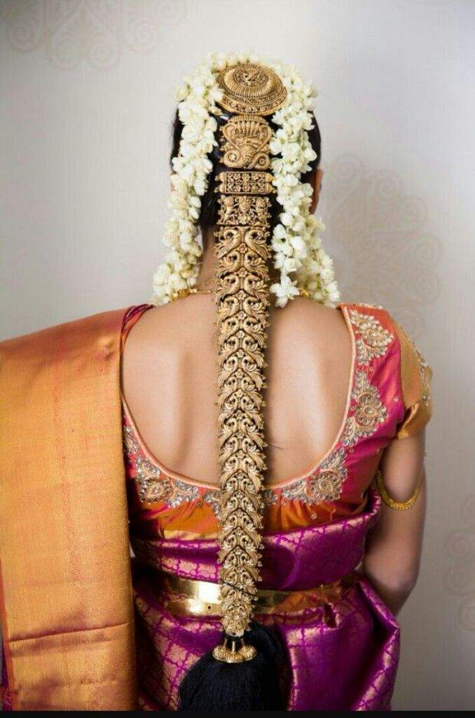 20 Unique And Trending Bridal Hair Accessories For the Modern Indian Bride  | Bridal hair jewelry, Bride hair accessories, Floral accessories hair