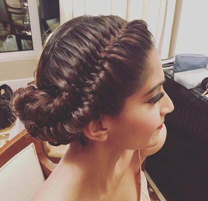 10 Maang Tikka Hairstyles For The Wedding Season  Be Beautiful India